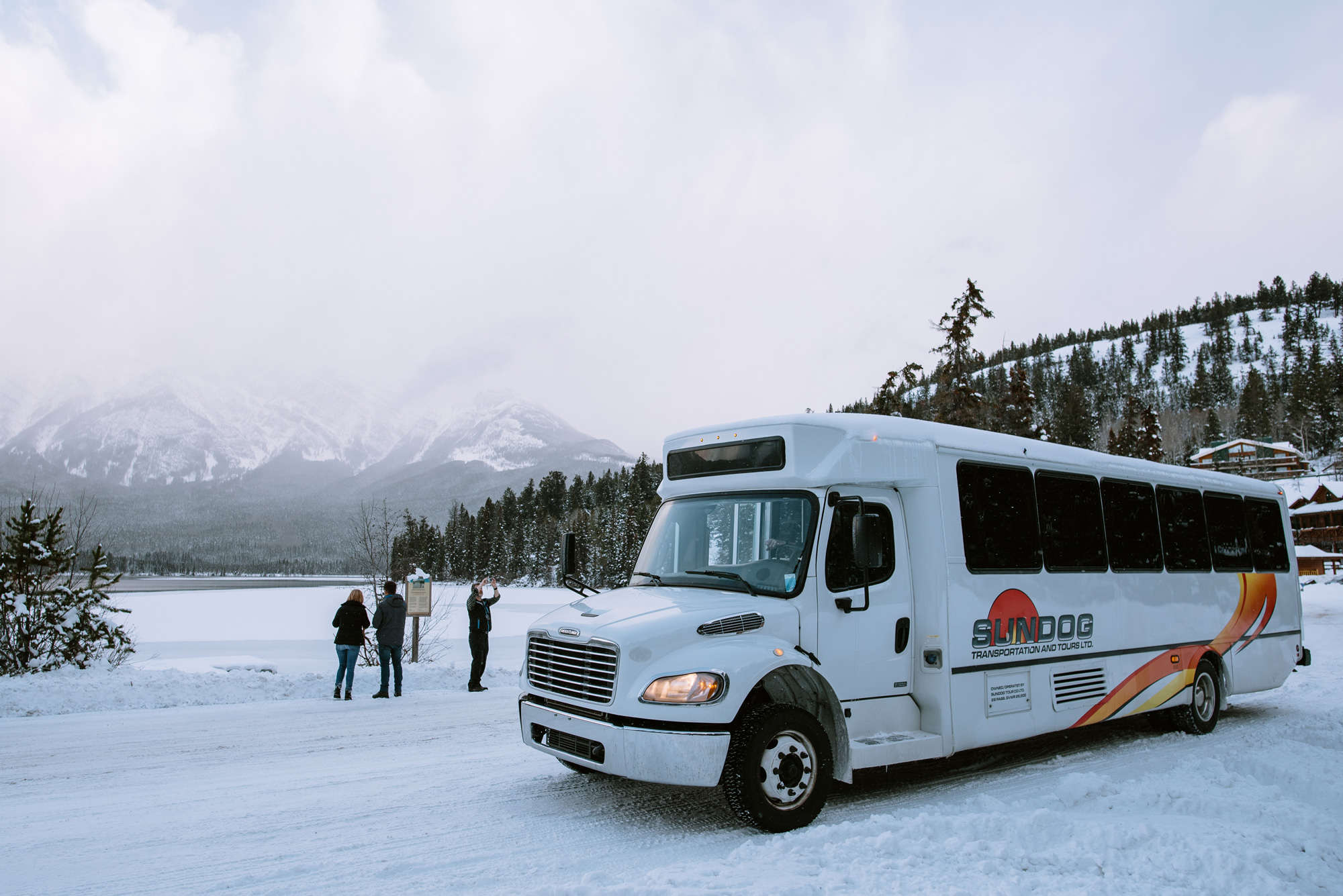 Foto van de SunDog Tours Shuttle van Edmonton International Airport naar Jasper